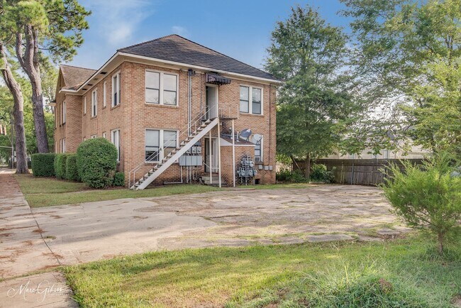 Building Photo - Two Bed One Bath South Highland Apartment