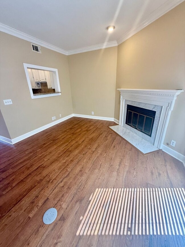 Building Photo - Green Hills living at its best. 2 BR 2.5 B...