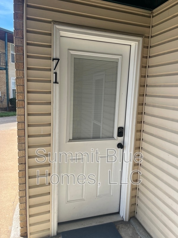 Building Photo - 555 N Dupont Ave