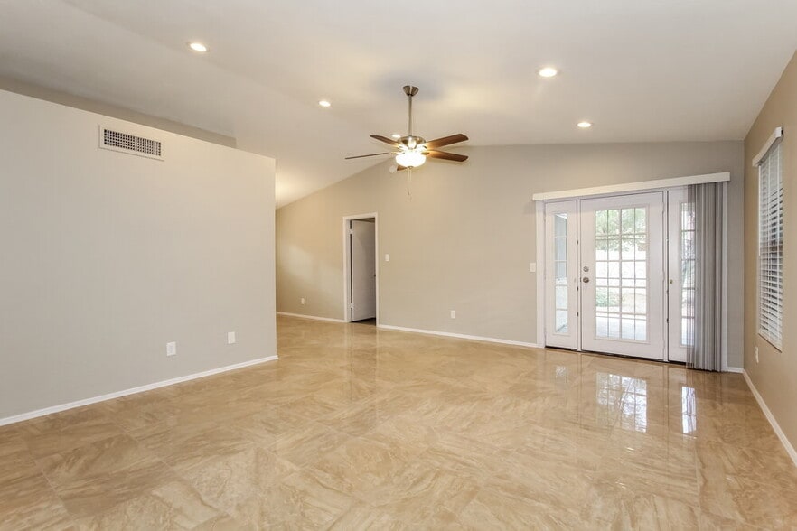 Building Photo - 4758 W Escuda Dr