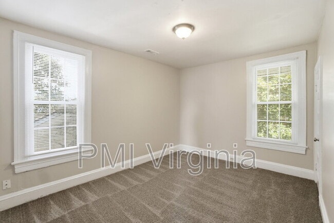 Building Photo - 630 W 36th St