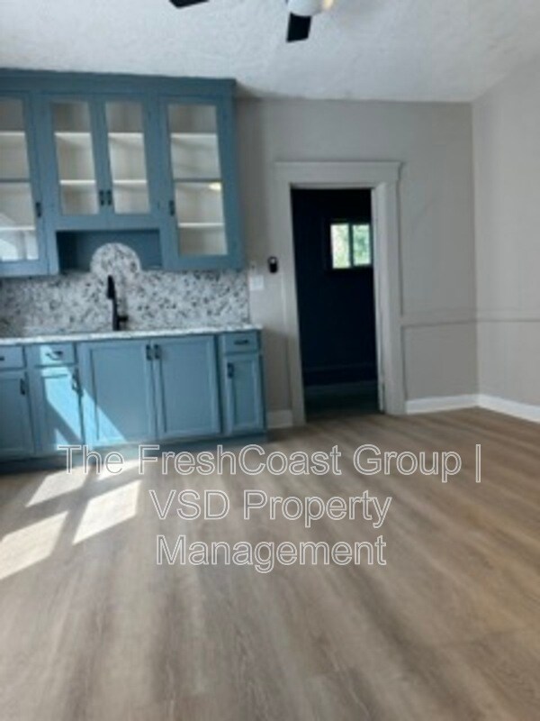 Building Photo - 789 Wayside Rd