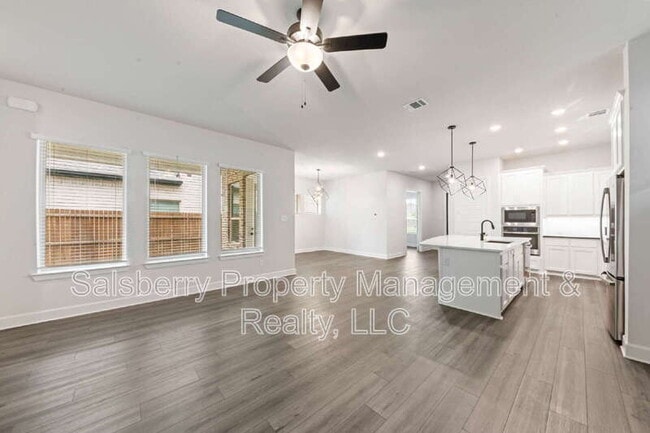 Building Photo - 9324 Trammel Davis Rd