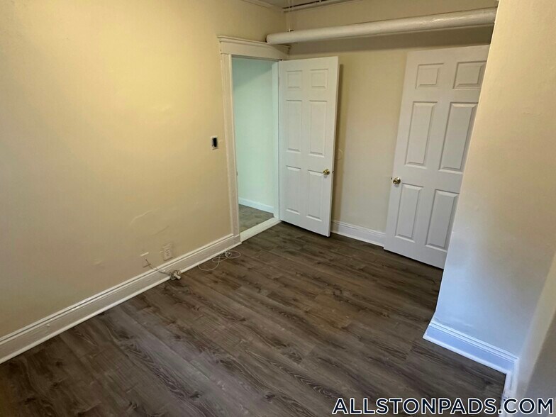 Building Photo - 524 Cambridge St