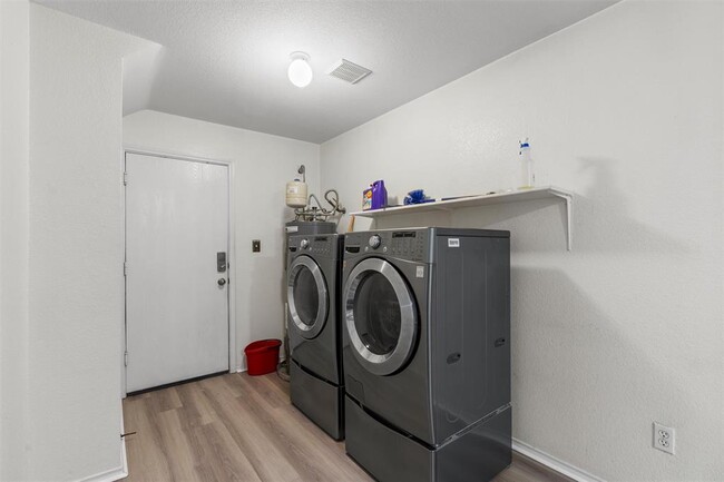 Building Photo - 130 Siebert Dr