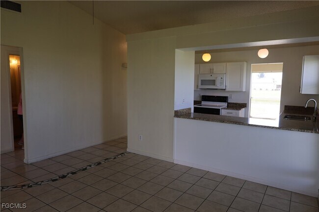 Building Photo - 1733 NE 7th Pl