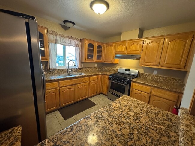 Building Photo - 428 E Montrose St