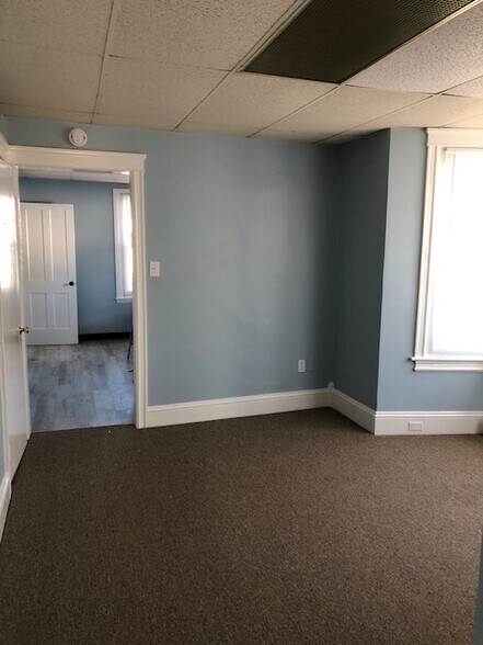 Building Photo - 1013 Delaware Ave