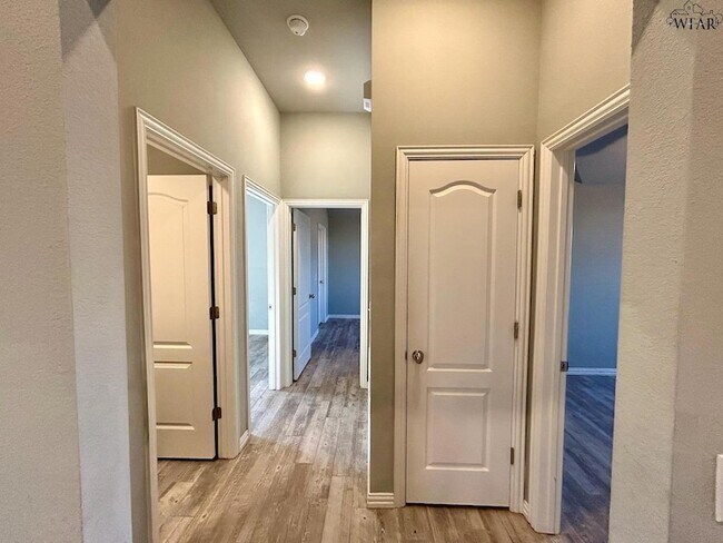 Building Photo - 5025 Olivia Ln