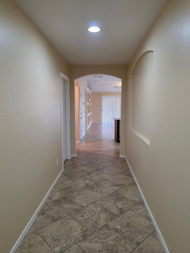 Building Photo - 7805 S 48th Ln
