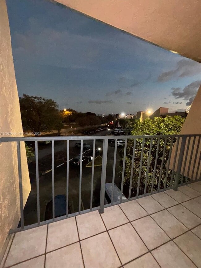 Building Photo - 13701 Kendale Lakes Cir