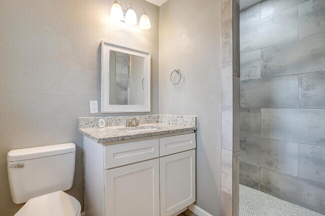 Building Photo - Spacious 4-Bedroom Gem with Granite Touche...