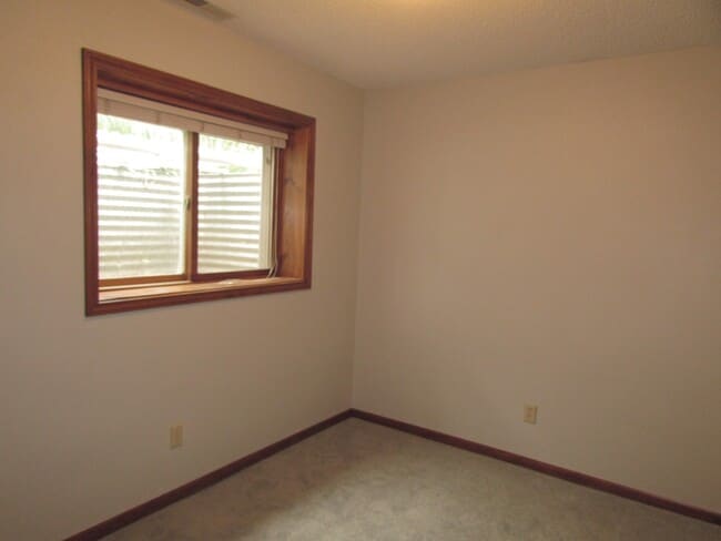 Building Photo - 3 BEDROOM | 2 BATH | DUPLEX | WEST