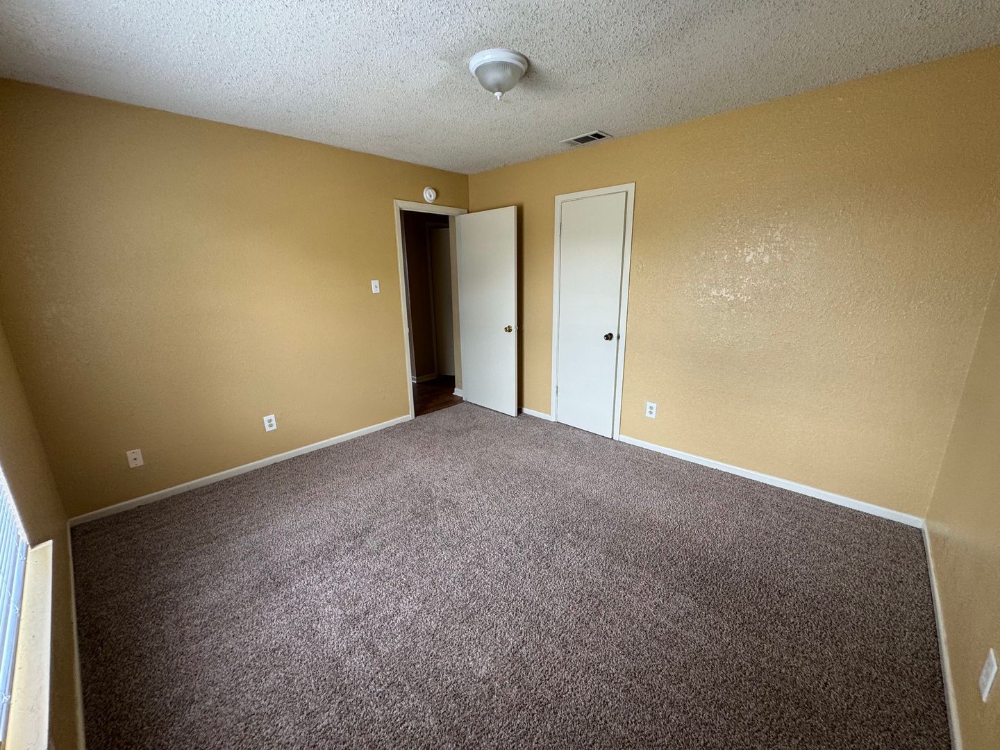 Building Photo - 2208 Hunt Dr