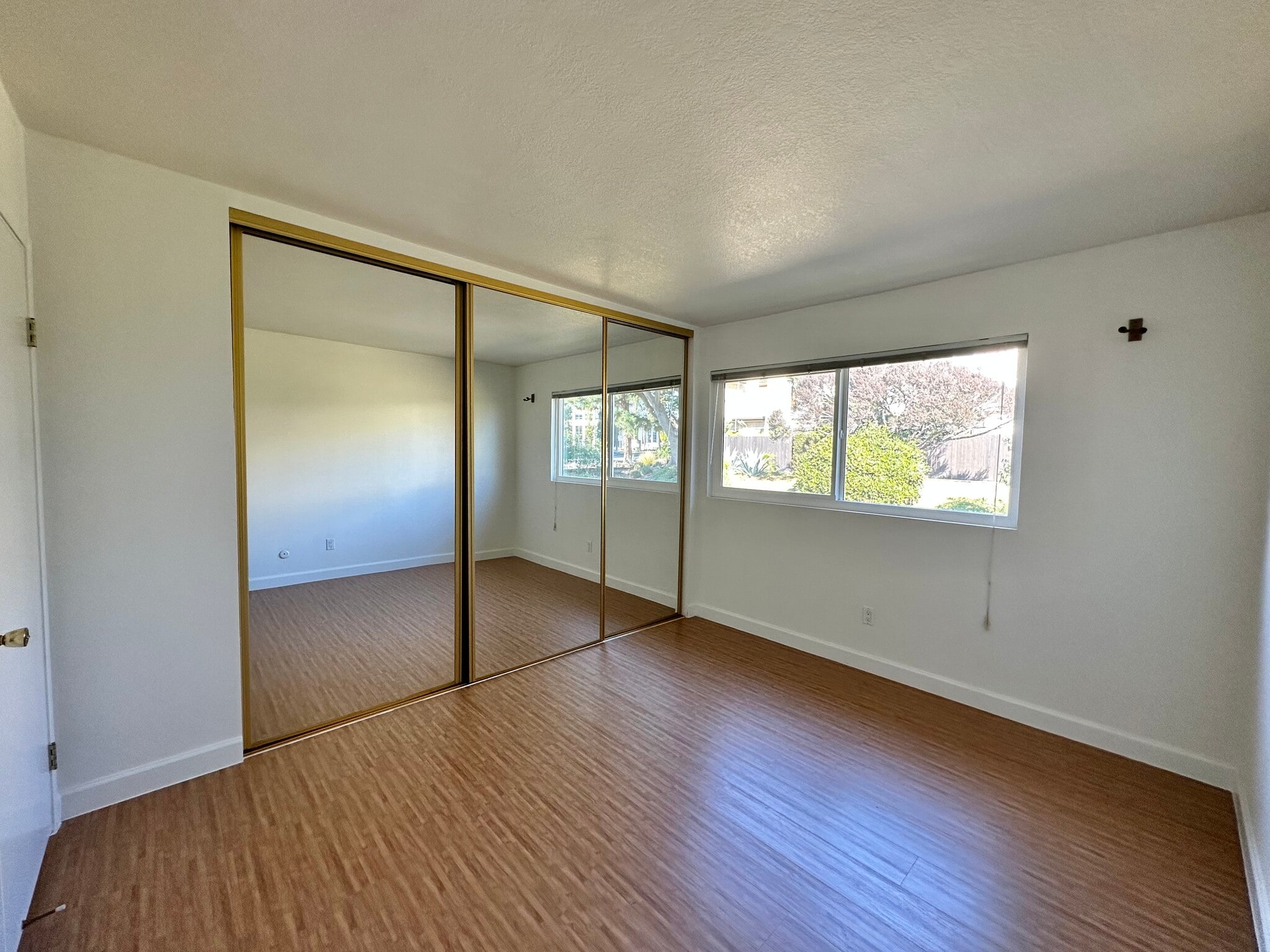 The window is wide too - 9505 Easter Way