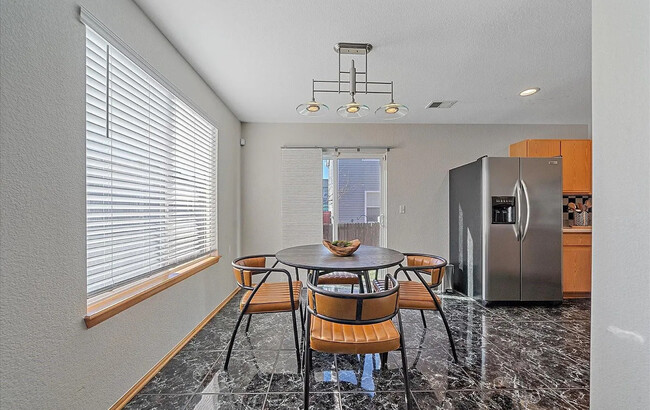 Building Photo - 8865 Meade Ct
