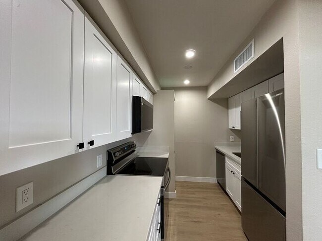 Building Photo - 2699 E Silk Oak Dr