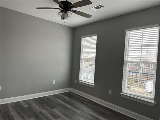 Building Photo - 142 Lakeview Dr