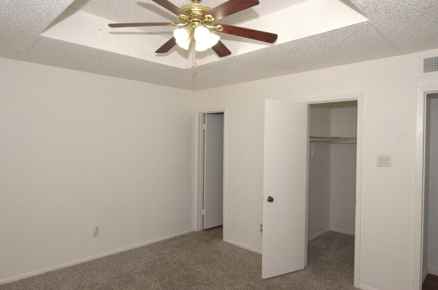 Building Photo - 1801 W Spring Creek Pky