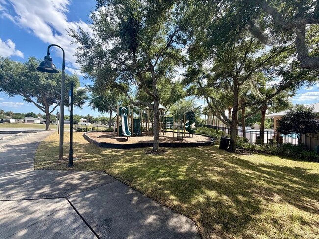 Building Photo - 3342 Landing Vw