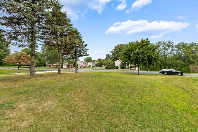 Building Photo - 24 Knollwood Dr