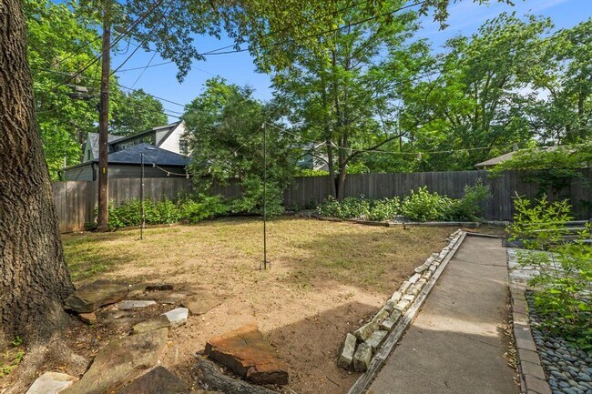 Building Photo - 3206 Kerbey Ln