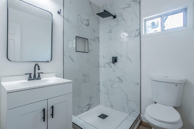 Building Photo - Modern Comfort and Convenience  4BR/2BA Home in San Antonio Available Now!