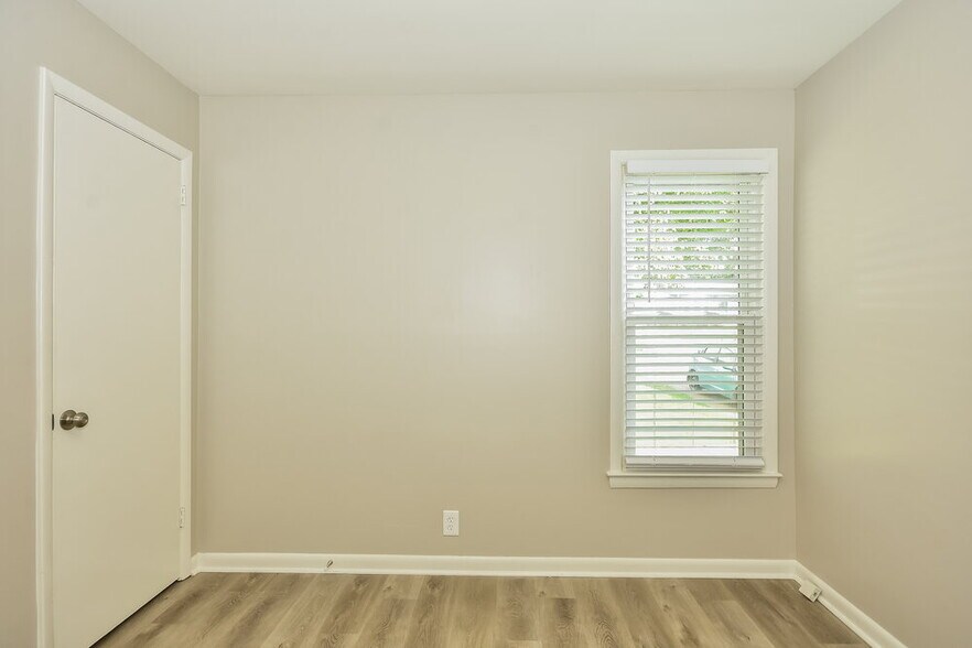 Building Photo - 183 Township Dr