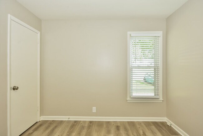 Building Photo - 183 Township Dr