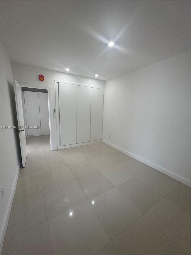 Building Photo - 53 NE 56th St