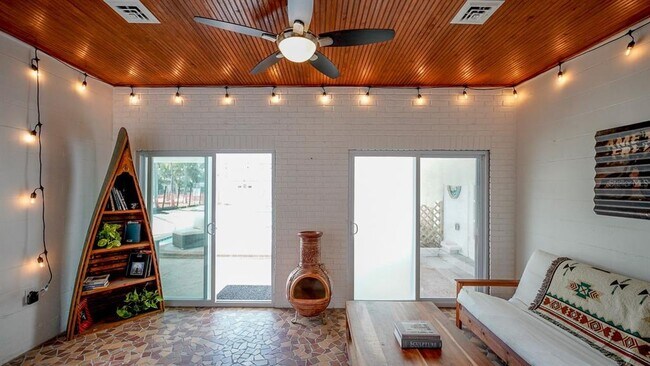 Building Photo - 4739 Baywood Point S