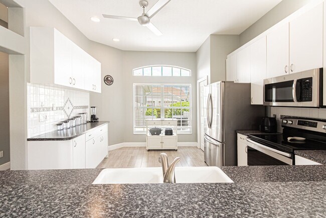 Building Photo - Beautiful 2-Bed Home, Dog Friendly & Resort-Style Amenities – Available for Annual Rental!