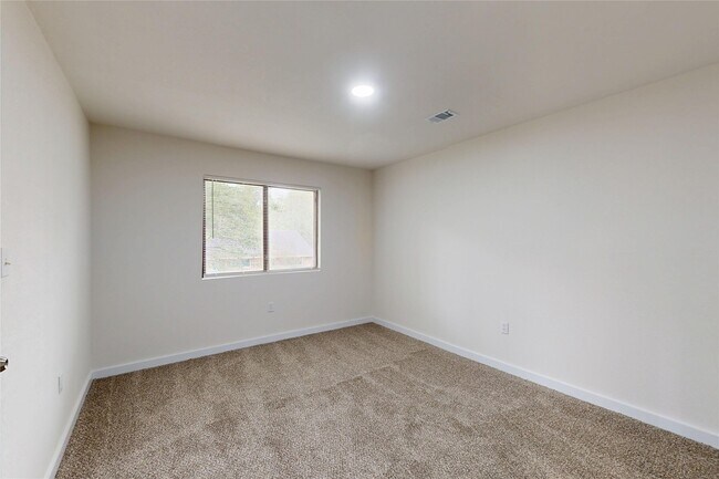 Building Photo - 2218 Poplar Park Dr