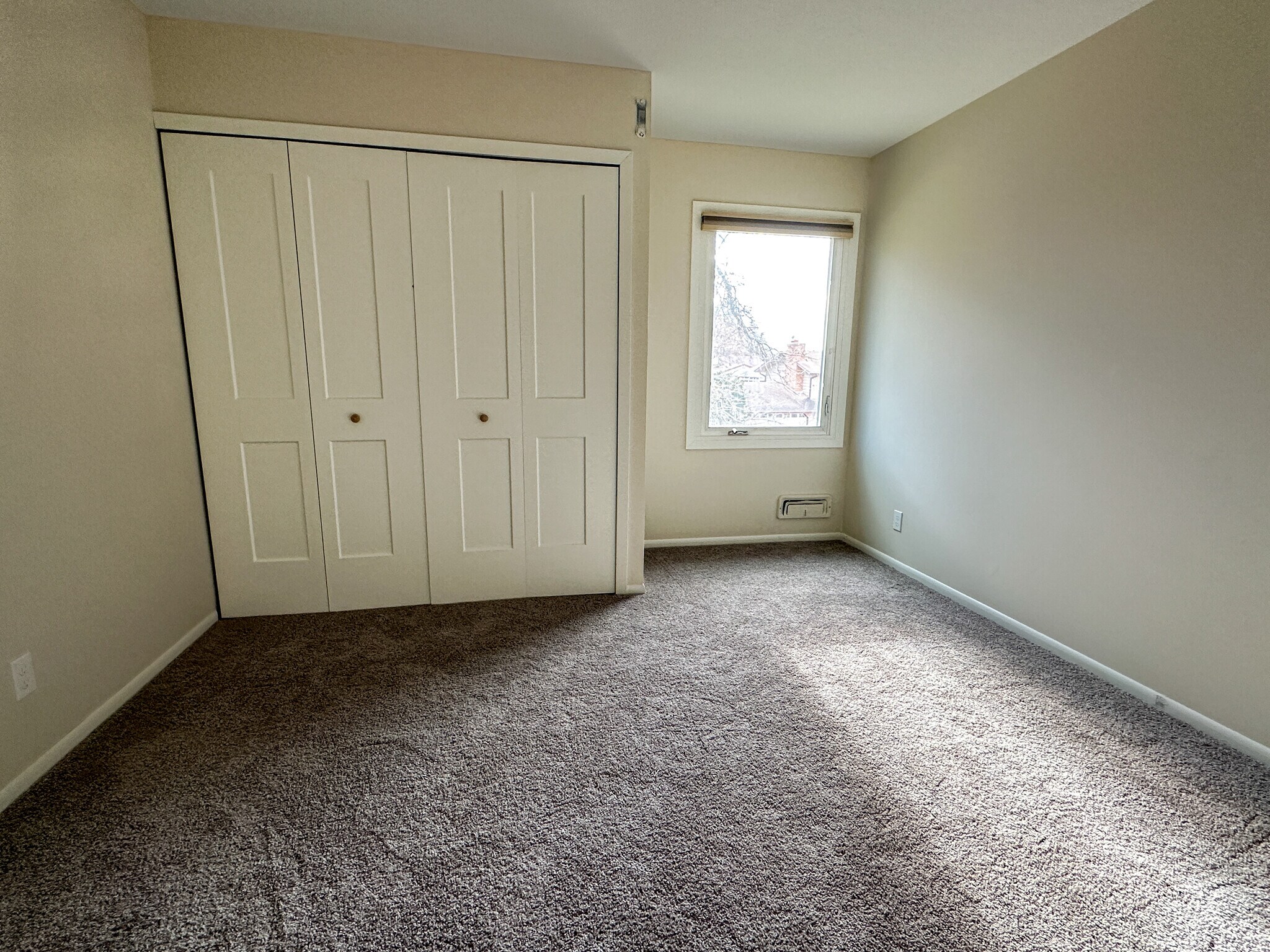Bedroom 1 with large closet - 1364 Poppyseed Dr