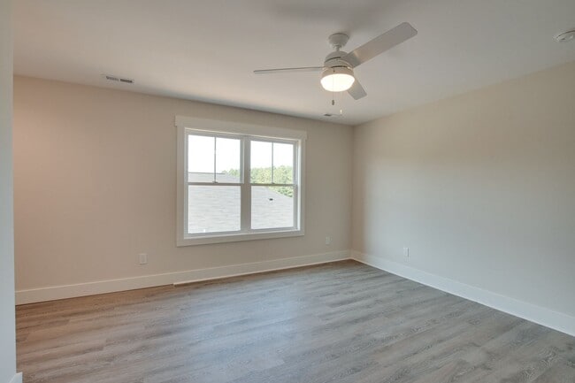 Building Photo - Brand NEW Adorable Craftsman!!!!