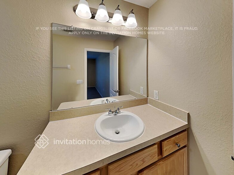 Building Photo - 6885 Heatherbrook Dr