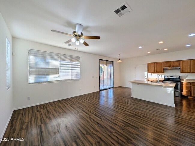 Building Photo - 3848 E Pollack St