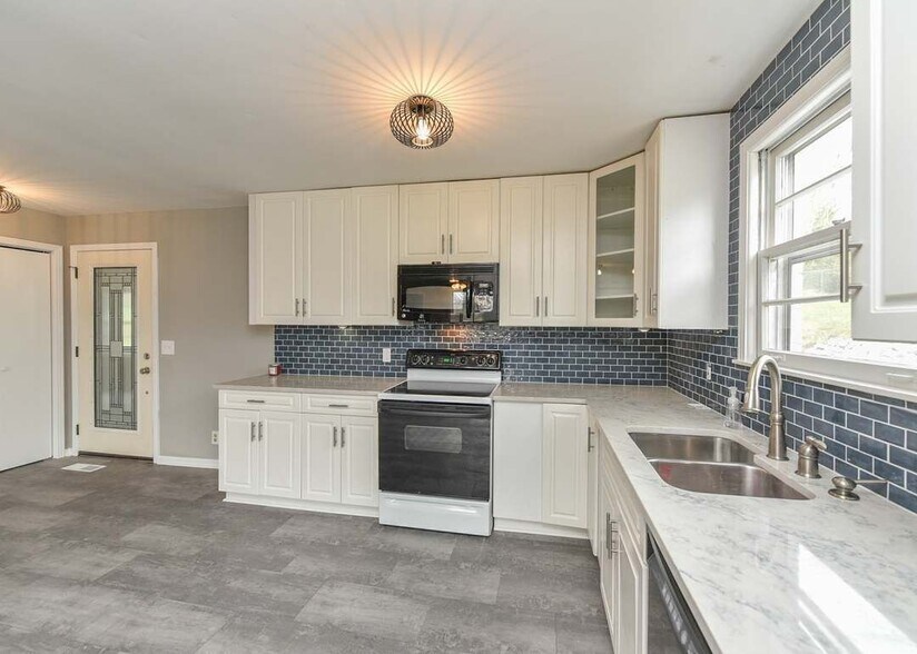 Building Photo - 146 Cranwill Dr