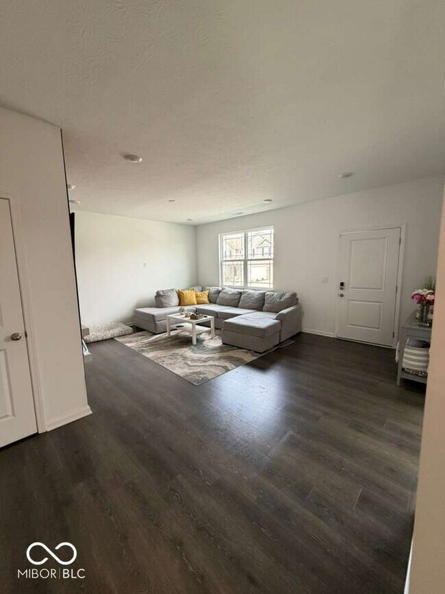 Building Photo - 6301 Rhinecliff Dr