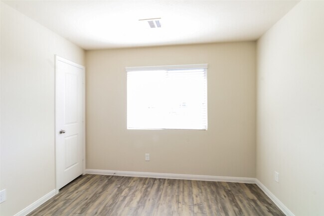 Building Photo - 11922 Pia Drive
