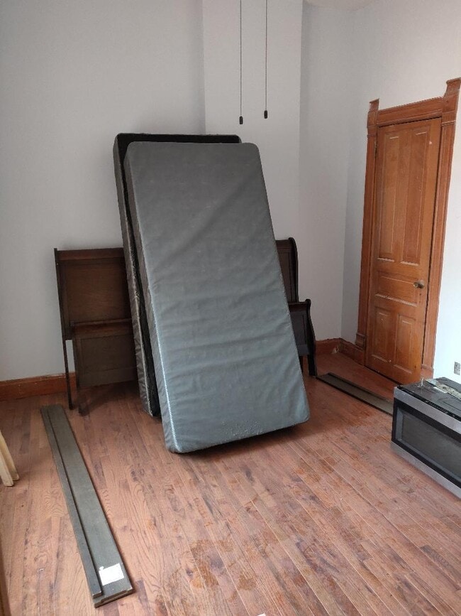 Building Photo - 708 S Oakley Blvd