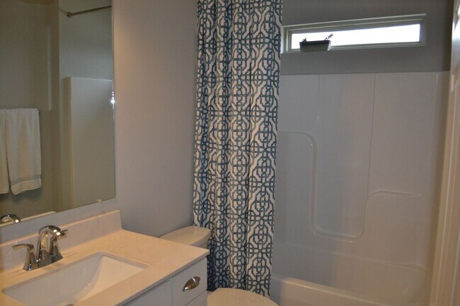 Building Photo - Beautiful Townhome Villa in Millstone Community