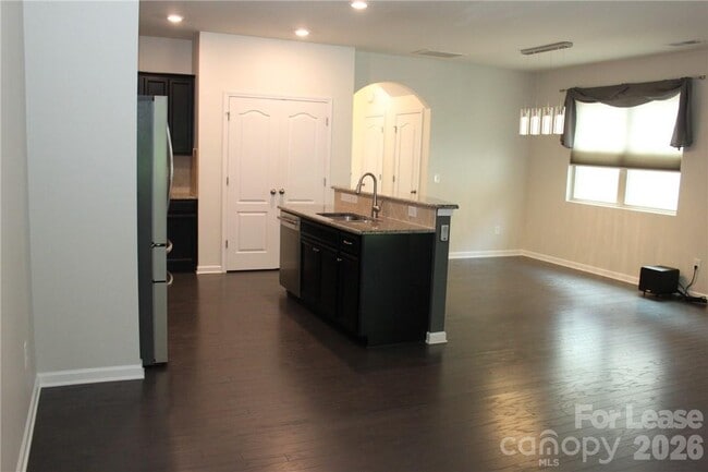 Building Photo - 6017 Sweetbay Ln