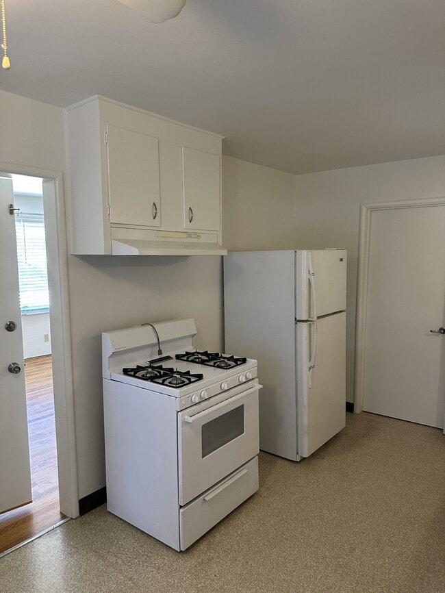 Building Photo - Modesto 1 Bedroom 1 Bathroom Duplex