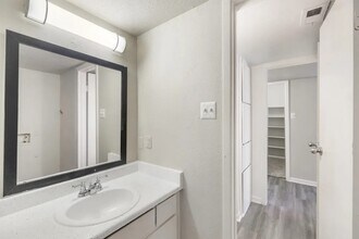 Building Photo - 11715 S Glen Dr