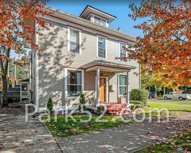 Primary Photo - 1 Bedroom Unit in Tacoma Tri-Plex With Washer & Dryer!