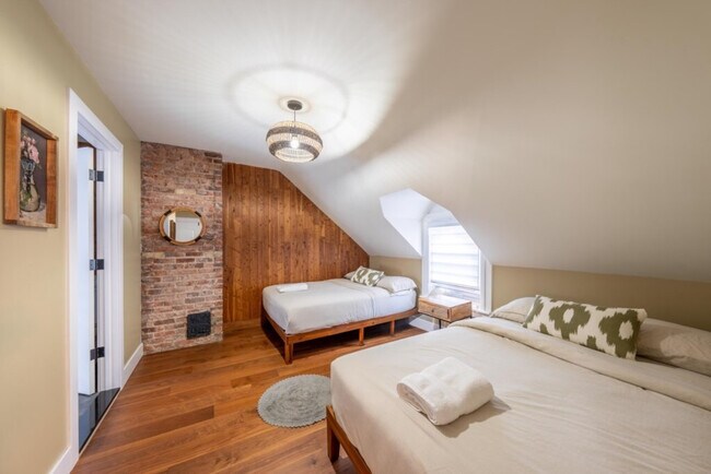 Building Photo - 139 W 4th Ave