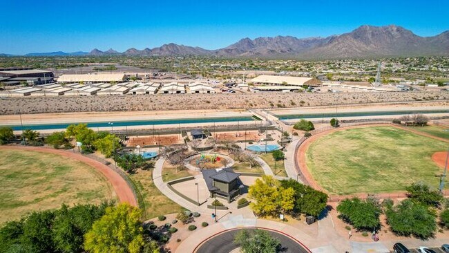 Building Photo - 2-bedroom 2 bath condo in Gated Community ...