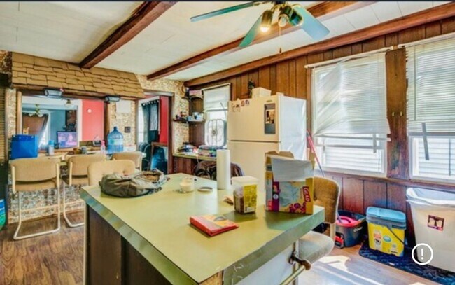 Building Photo - 205 W Fulton St