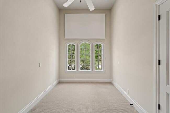 Building Photo - 11924 La Barzola Bend